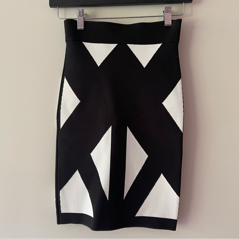 BCBG MAXAZRIA BODYCON SKIRT in Black/White